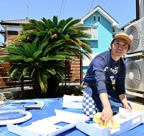 作業中のハウスクリーニングの様子