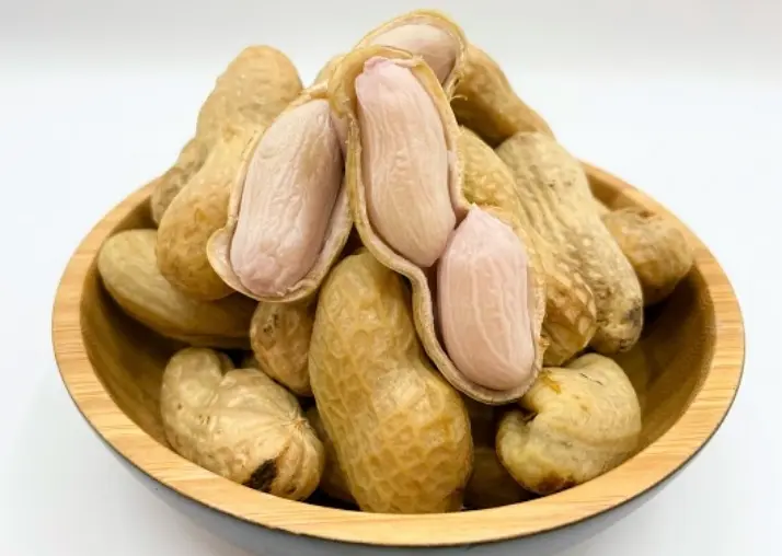 箱に並んだ真っ赤ないちご