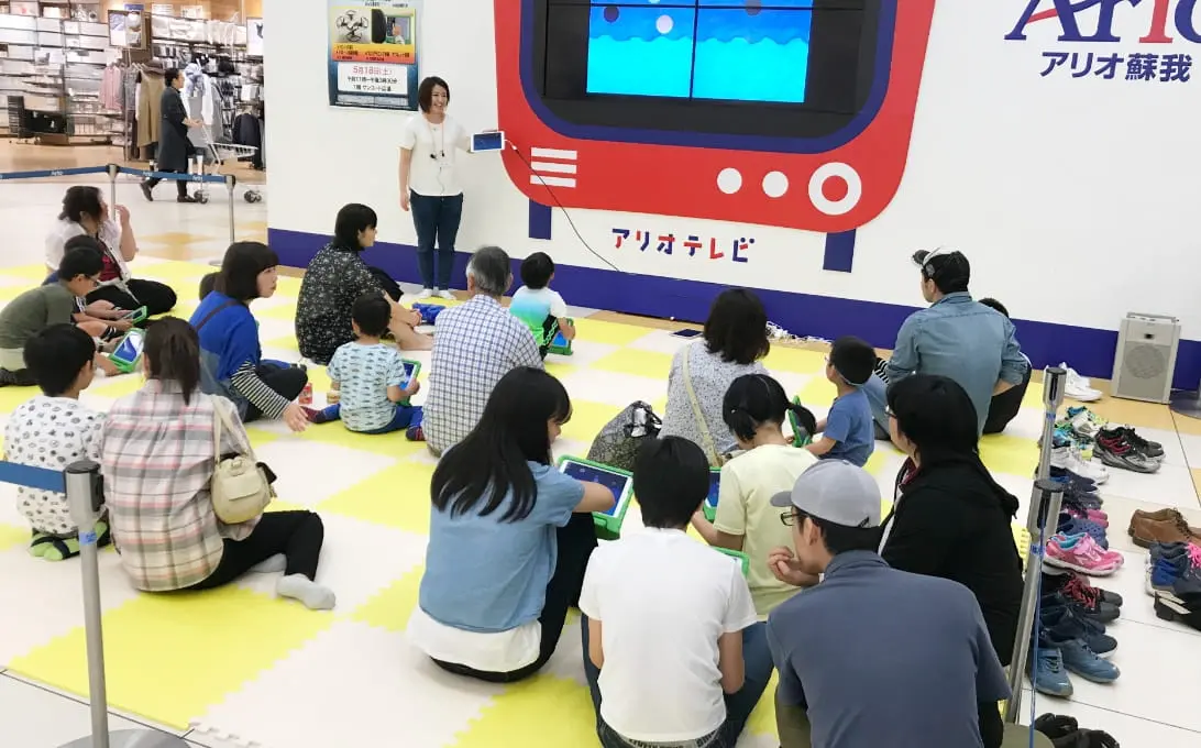 ショッピングモールでの子ども向けイベントの様子